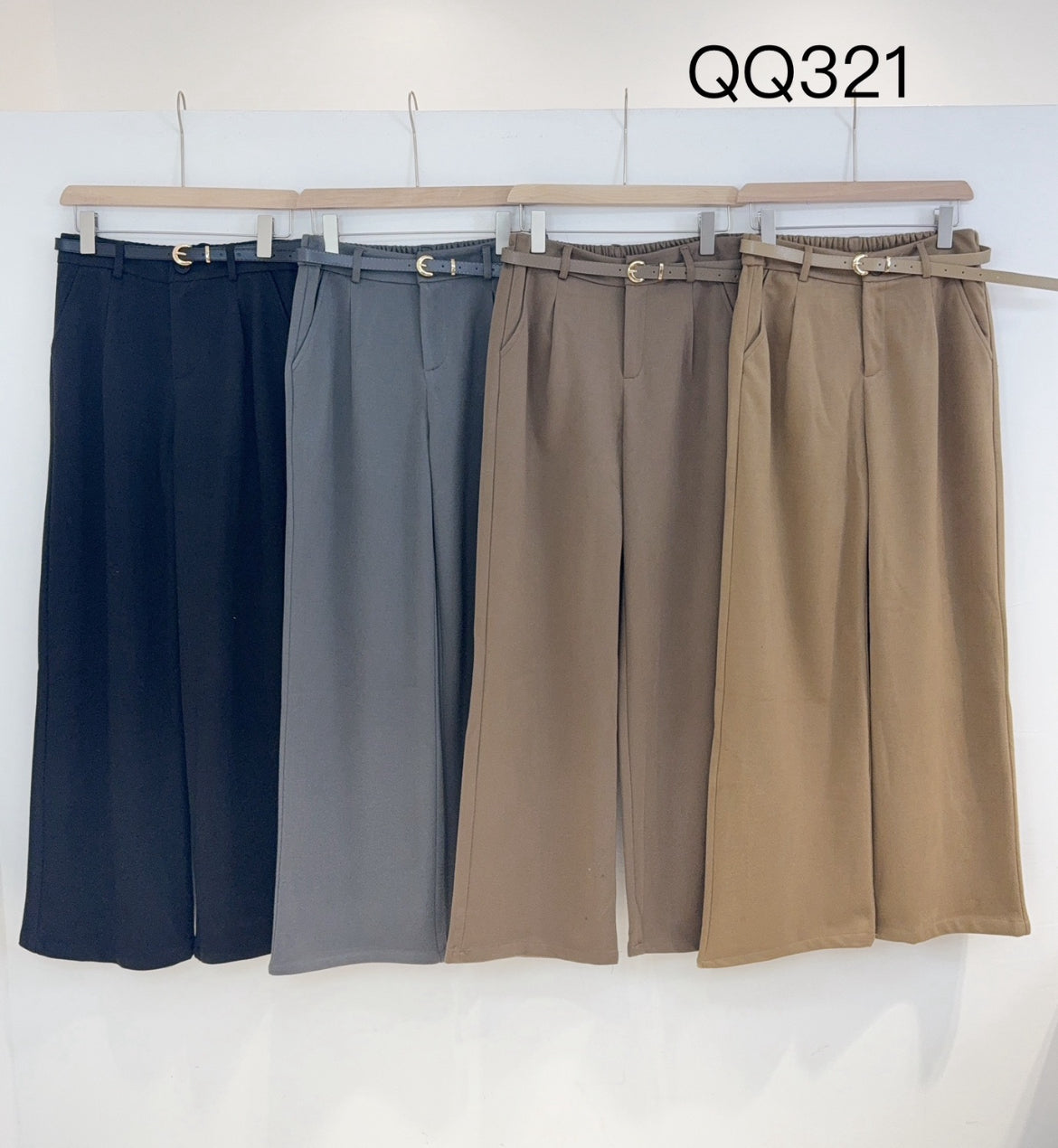 Pantalón con cinturón de lanilla pata ancha