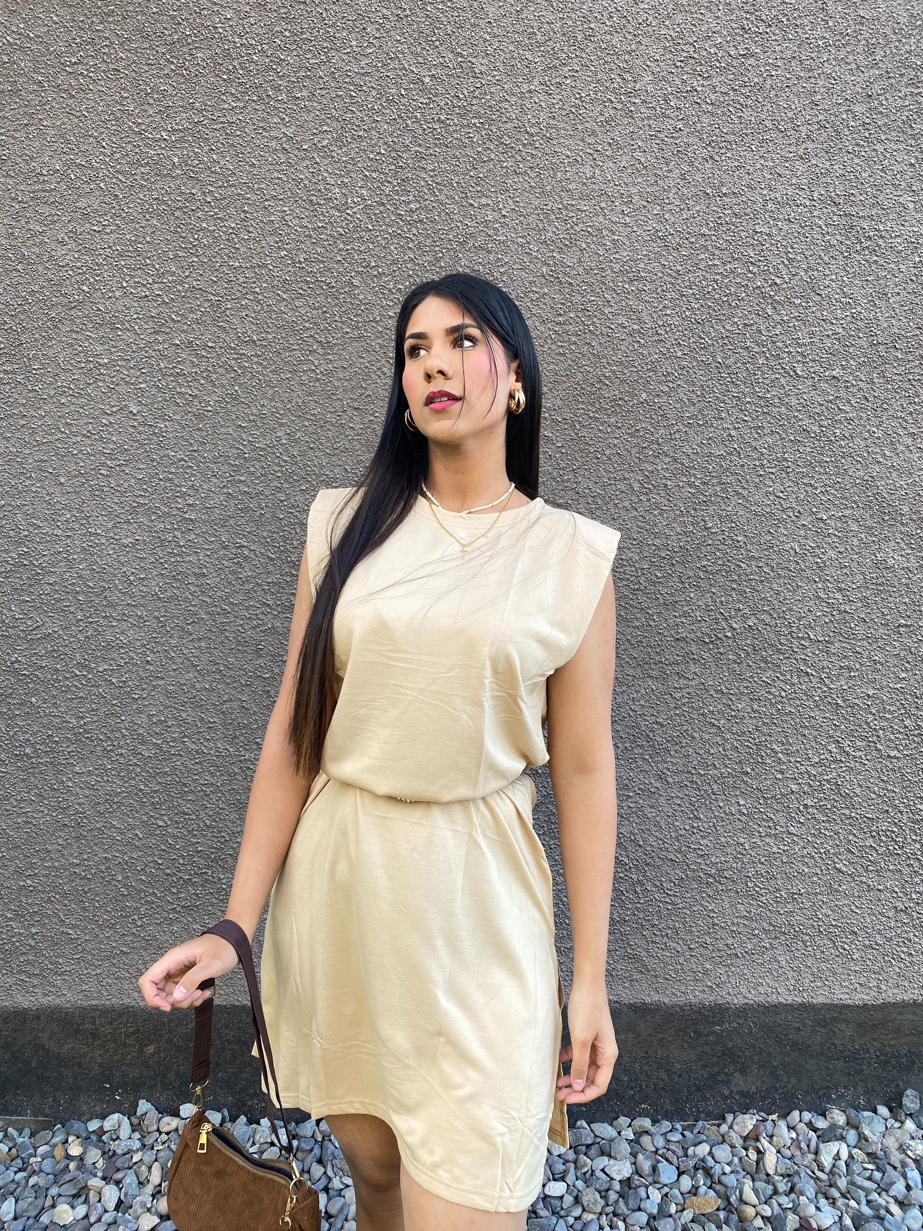 Vestido con hombreras