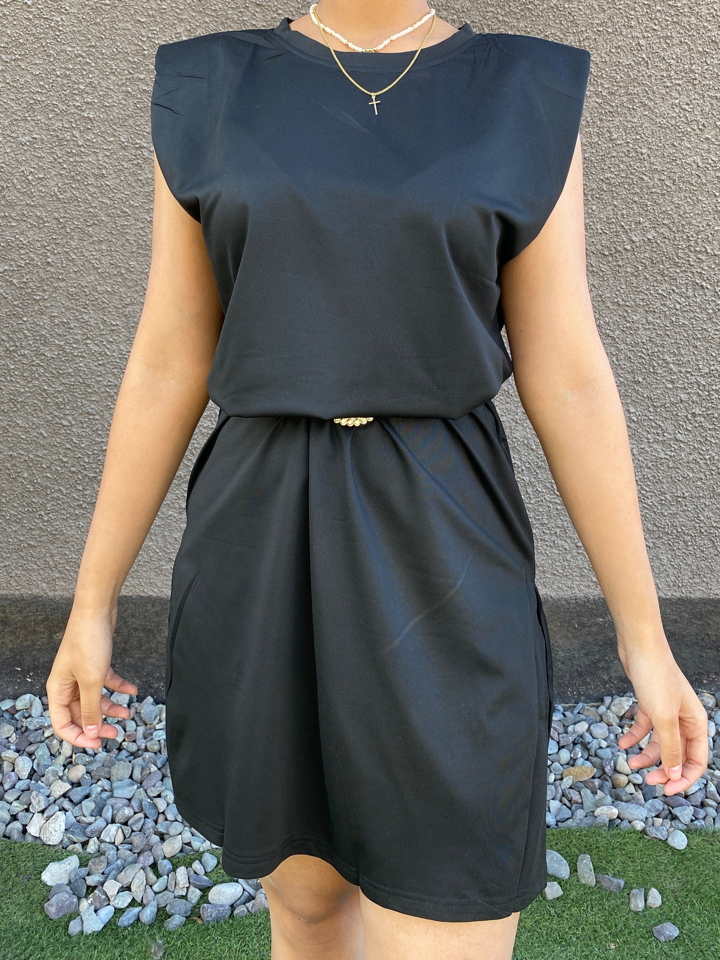 Vestido con hombreras