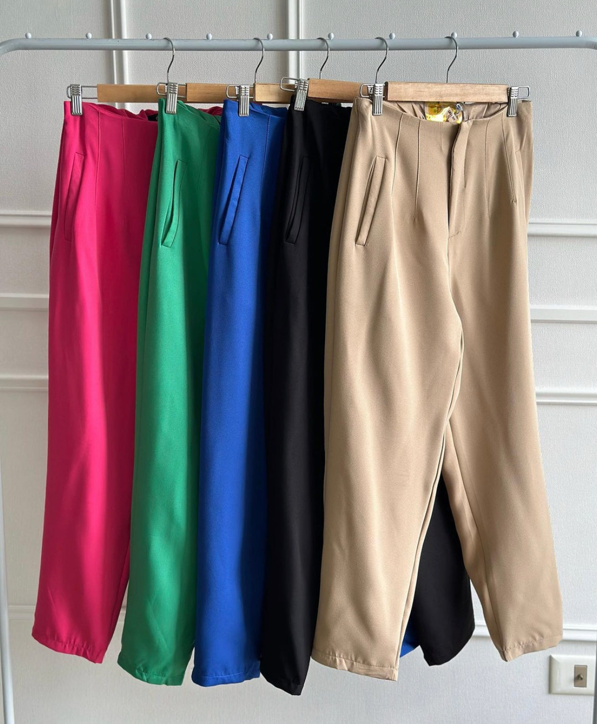 Pantalón pinzas estilo Zara